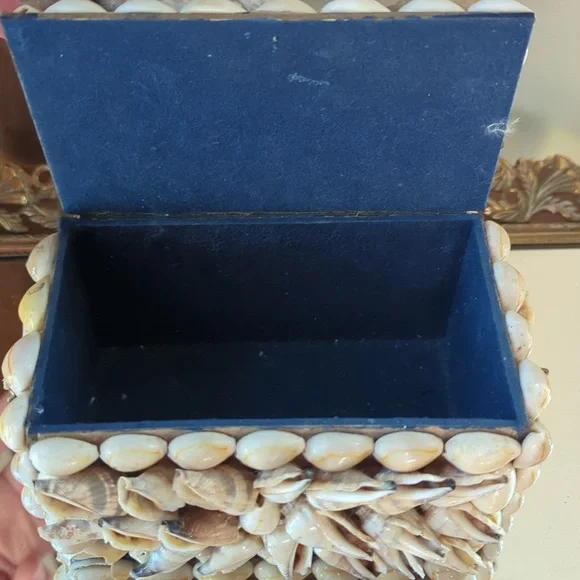Vintage Handmade Seashell Trinket Box, Keepsake Box Jewelry Box - Picture 3 of 6